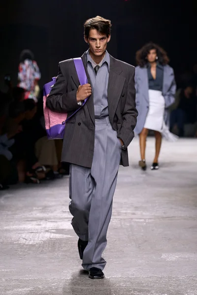 Look 17